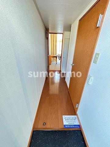 レオパレス尼崎の玄関