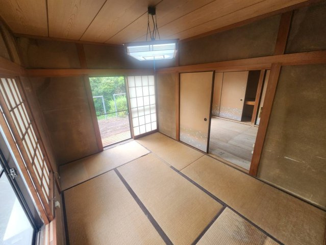 大きな家庭菜園・庭付（一部リフォーム）黒磯戸建の和室|1階南東側和室　ウッドデッキに繋がります。
