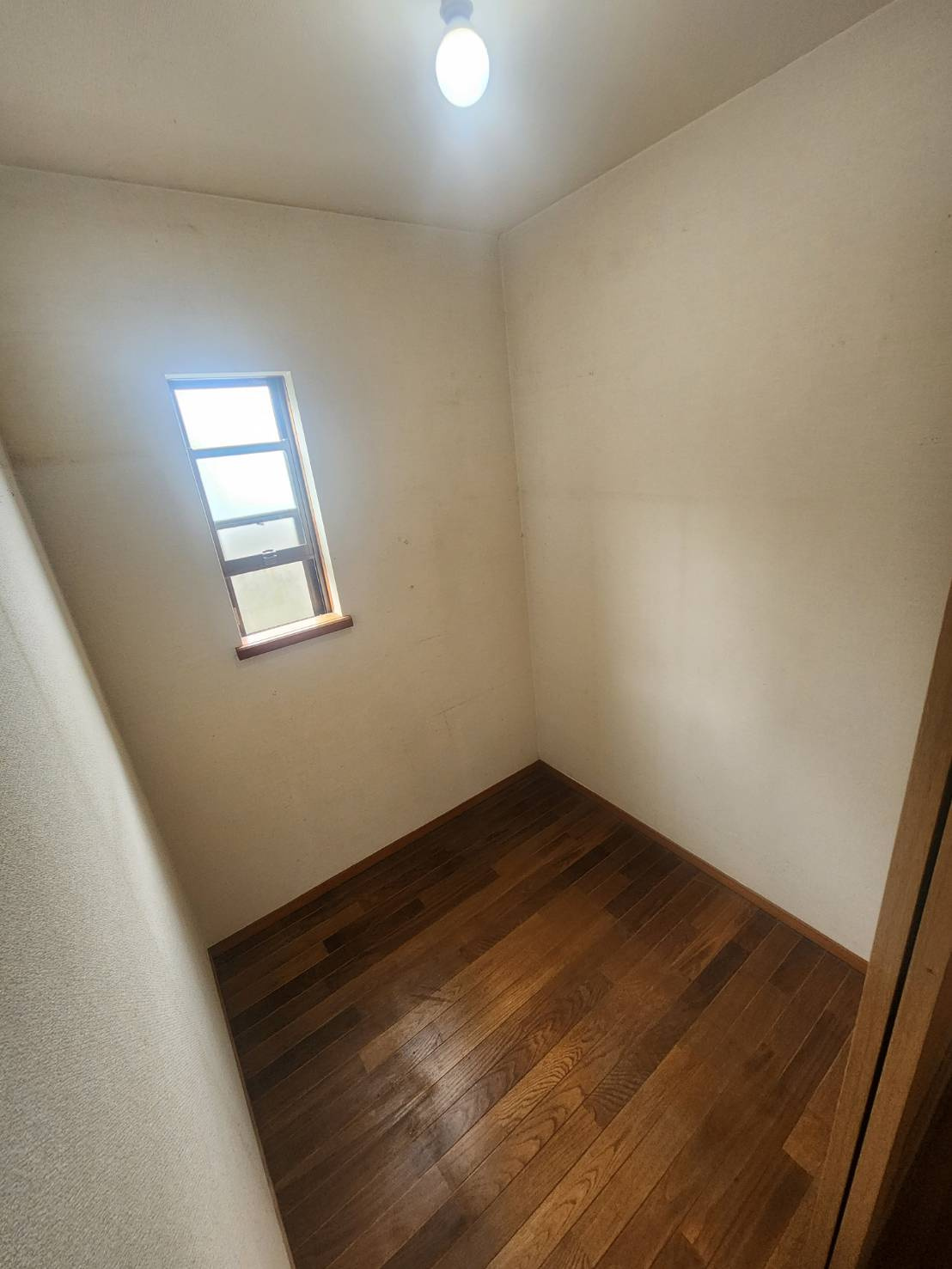 大きな家庭菜園・庭付（一部リフォーム）黒磯戸建の収納|1階玄関入ってすぐに納戸があります　収納力大きいです。お仕事や趣味のお部屋にもいいです。