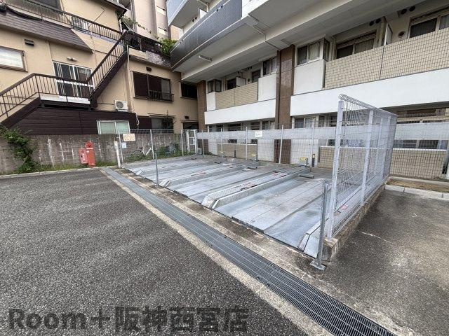 セレニテ甲子園Ⅰの駐車場