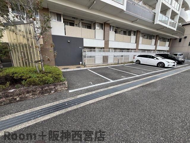 セレニテ甲子園Ⅰの駐車場
