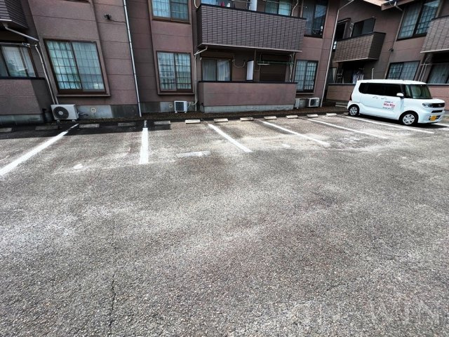 タプロコート三本木の駐車場