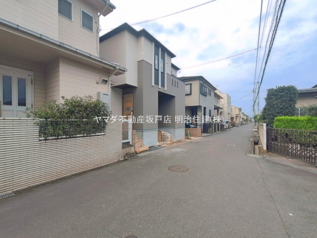 川越市霞ケ関北3丁目５期の前面道路含む現地写真