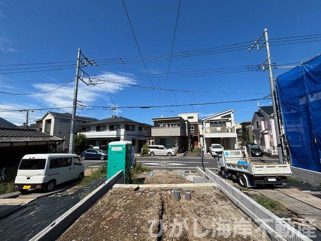 茅ヶ崎市富士見町　新築戸建　全２棟の駐車場|9月14日撮影　外構工事中　駐車スペース