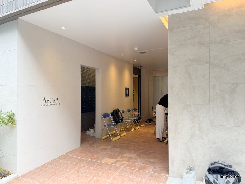 ArtizA瓦屋町Ⅱ　仲介手数料無料のエントランス