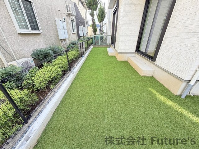 八潮市鶴ケ曽根　新築戸建　全3棟　B号棟の庭|お子様のプール遊びも楽しめるお庭付き