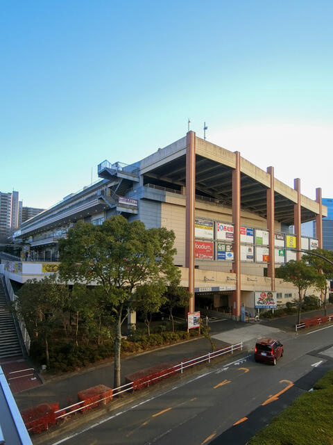 多摩市落合１丁目のアパートの周辺