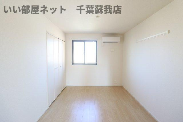 グランシャリオⅢの寝室|開放的な寝室です