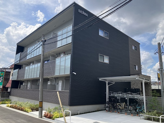 NEW LINE WESTの外観