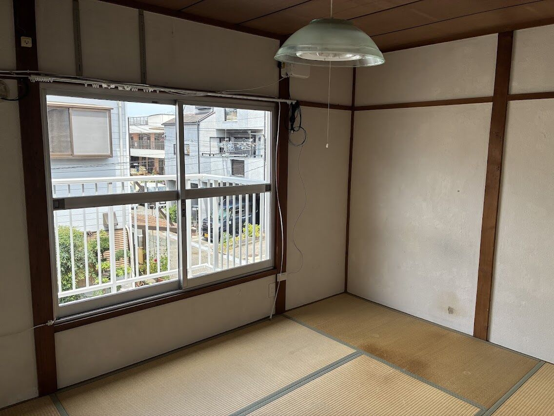 加古川町河原　中古戸建の和室|窓の大きい明るい和室