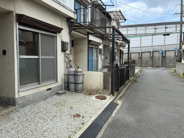 加古川町河原　中古戸建の庭|前面道路も広めです