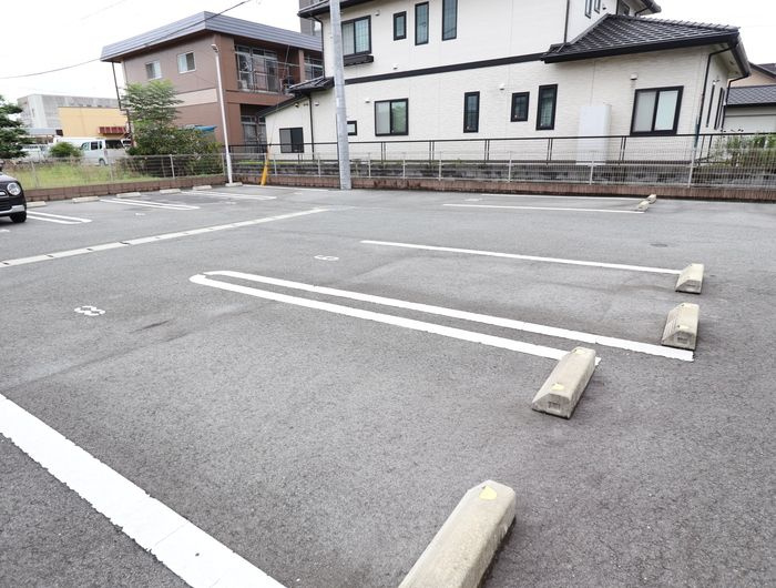 アザックひらたの駐車場