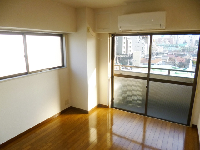 グランシャリオの洋室|2面採光で明るいお部屋です！