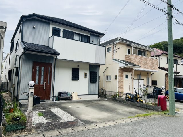 神戸市須磨区車字下仏坂中古戸建の外観|陽当り良好。日差しの差し込む明るい部屋は光熱費も節約できます。