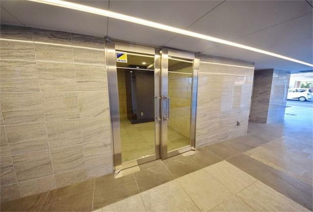 府中市宮町１丁目の賃貸マンションのエントランス