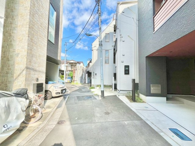 北区堀船3丁目　中古戸建の前面道路含む現地写真|2026.09.17撮影

現地ご見学希望・資料請求などお気軽にお問い合わせ下さい！
03-5990-5201