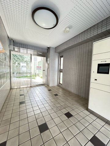 ヒルズ駒場東大前のロビー