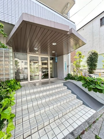 ヒルズ駒場東大前のエントランス