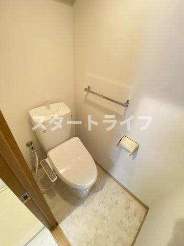 大阪市淀川区新高３丁目の賃貸マンションのトイレ