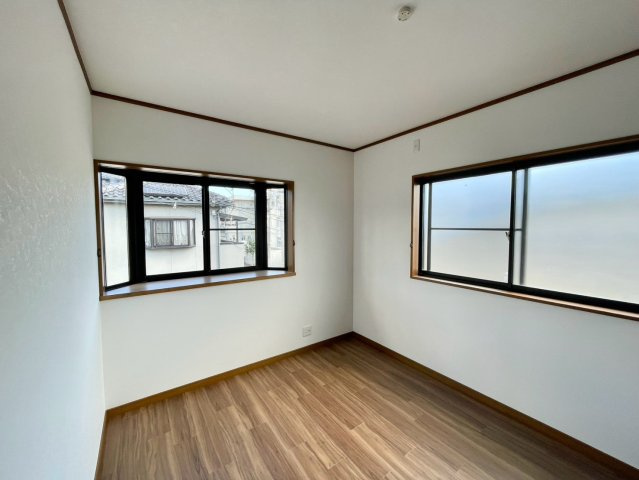 東山中古戸建て(75番地)の洋室