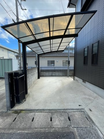 東山中古戸建て(75番地)の駐車場
