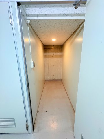 レジデンス芦屋くすのきの収納|各家庭専用トランクルームとなります。