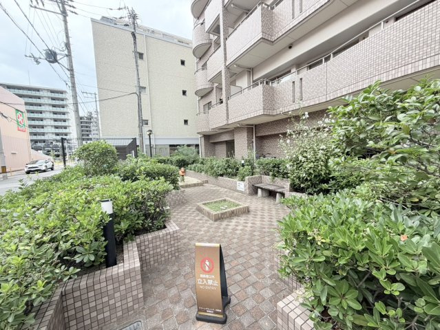 ワコーレグランシティ須磨東の中庭