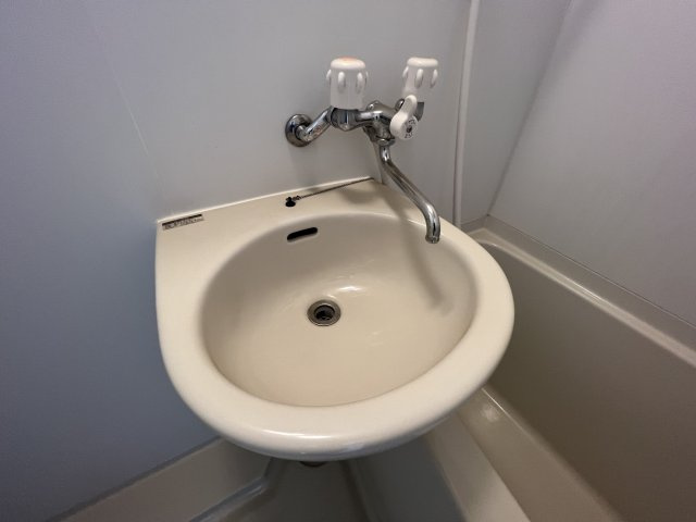 浴室内に洗面台付き！