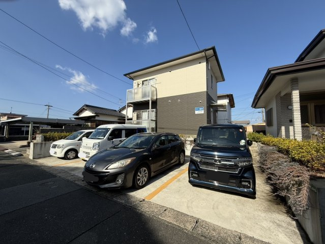 カルム旭台の駐車場