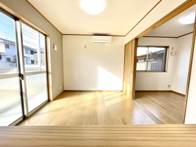カルム旭台の居間・リビング