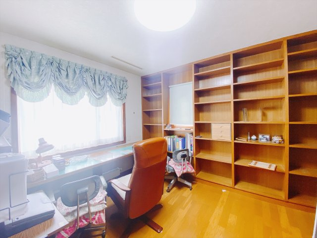 【中古戸建】前橋市下大島町の洋室|■洋室｜子供部屋のメリットは「自立心を養うことができる」「自分で整理整頓できるようになる」そして、お子様が成長した際には「プライバシーを確保できる」といい事だらけ♪