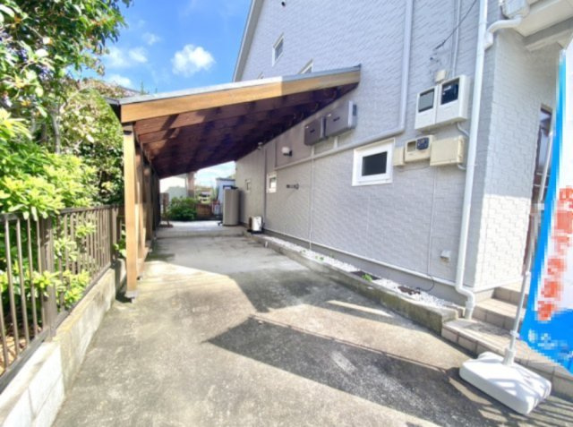 【中古戸建】前橋市下大島町の外観|■駐車場｜カーポート＆駐車スペース付きです♪最大4台駐車OKです♪