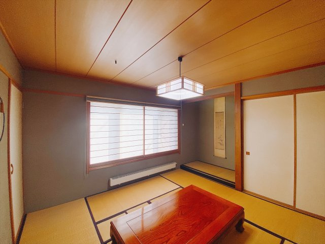 【中古戸建】前橋市下大島町の和室|■1階和室｜和室を書斎にしたり、冬にはコタツを敷いて家族みんなで年越しをするのもいいですね。家族みんなのお気に入りの空間になります♪