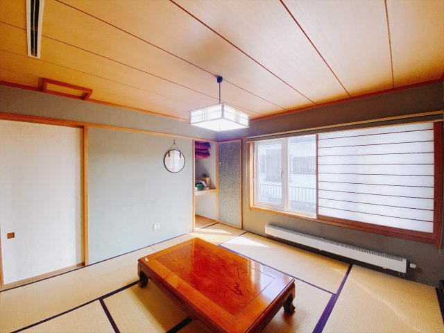 【中古戸建】前橋市下大島町の和室|■1階和室｜和室でしか味わえない畳ならではの香りや素材で和のやすらぎを感じてください♪休日はお子様とお昼寝するのにも最適です！