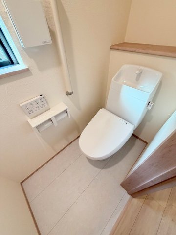 八潮市鶴ケ曽根　新築戸建　全3棟　C号棟のトイレ|1階のトイレです