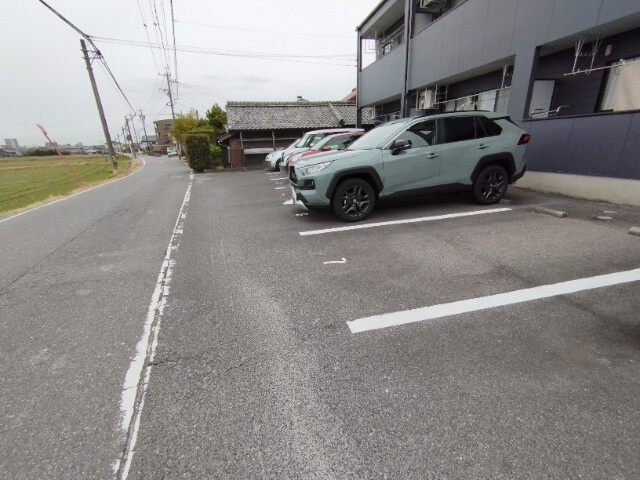 セトルヤマモトの駐車場