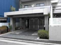 入谷サンハイツのエントランス