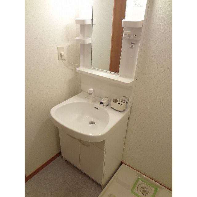 アンプルール　クラージュ　Ｗｅｓｔの独立洗面台