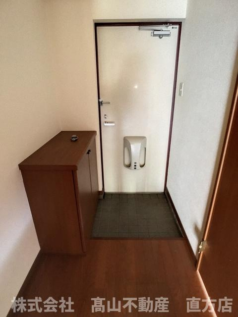 直方市湯野原２丁目の賃貸マンションの玄関