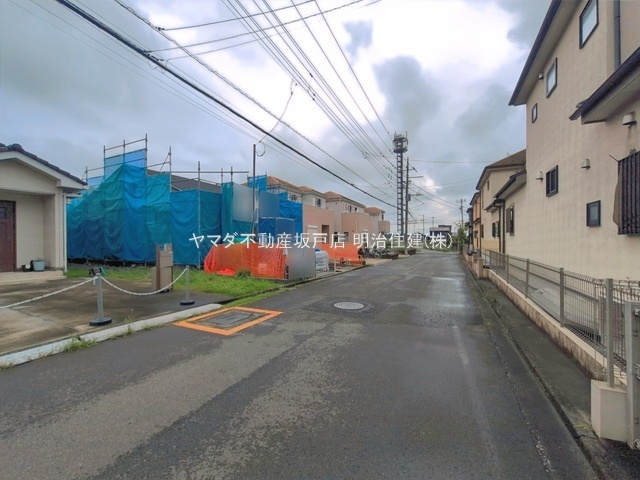川越市川鶴　新築戸建の前面道路含む現地写真