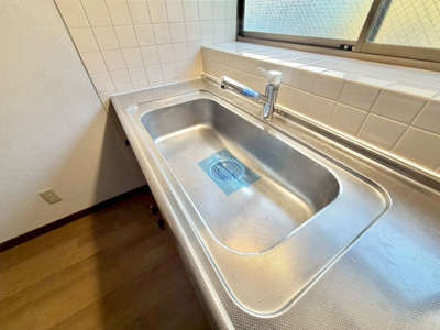 【キッチン】 | ◆南区清水ヶ丘　中古戸建◆ | ◆広々したキッチンシンク。洗い物が多い時にも快適にご利用いただけます。