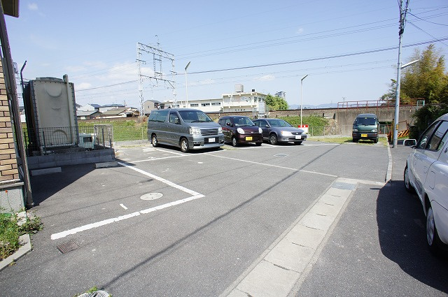 ハイツサンライトの駐車場