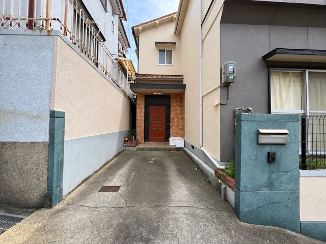 戸建　長田区高取台2丁目の駐車場|動産物はAIにより消去しております。