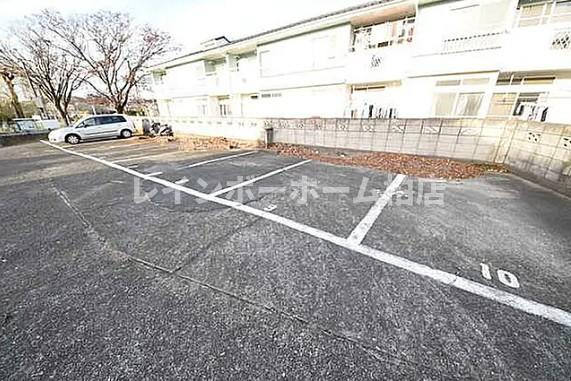 特典：仲介手数料が50％OFFです‼の駐車場|駐車場に車を止められます
