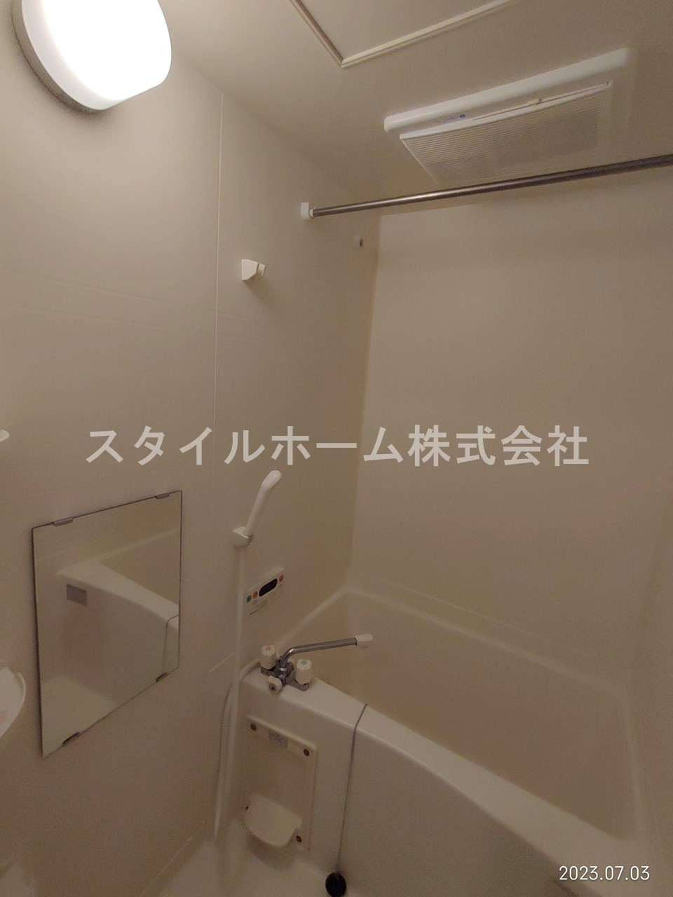 レインボーの浴室