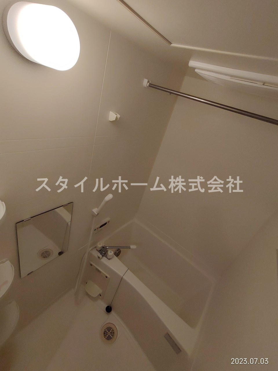 レインボーの浴室