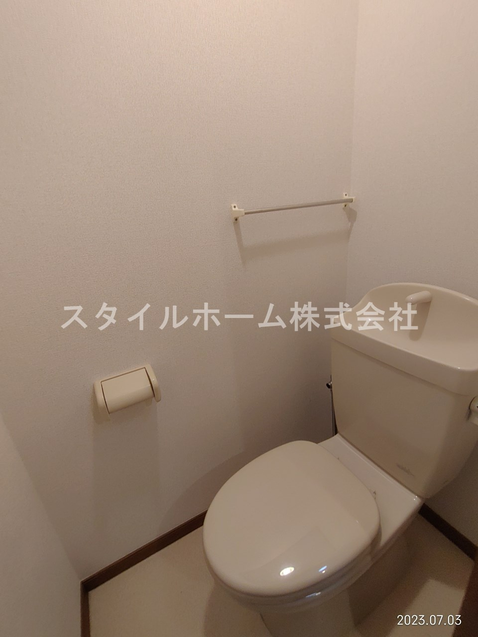 レインボーのトイレ