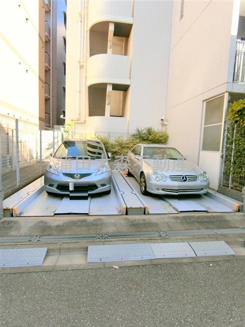 プラウドフラット蒲田Ⅱの駐車場