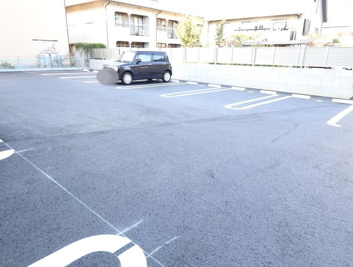 アクシス島崎の駐車場