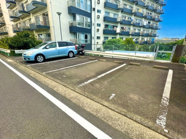 上大岡ハイツC棟の駐車場|駐車場への移動負担が少なく快適なカーライフを実現します。